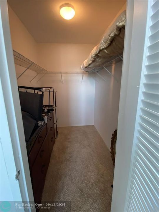 For Rent: $2,600 (1 beds, 1 baths, 800 Square Feet)