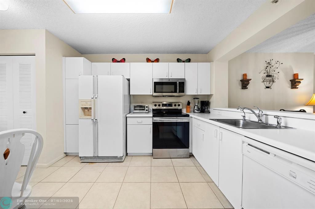 For Sale: $179,000 (2 beds, 2 baths, 1080 Square Feet)