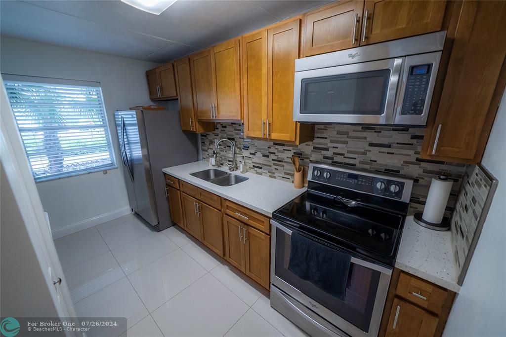 For Sale: $159,000 (1 beds, 1 baths, 900 Square Feet)
