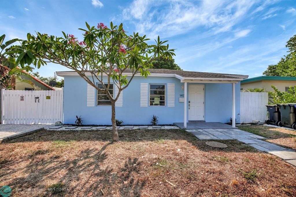 For Sale: $429,000 (2 beds, 1 baths, 870 Square Feet)