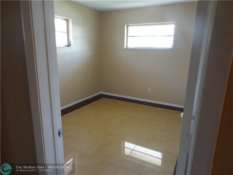 For Sale: $1,595 (1 beds, 1 baths, 0 Square Feet)