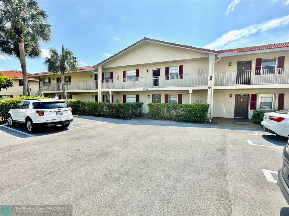 Active With Contract: $1,995 (2 beds, 2 baths, 809 Square Feet)