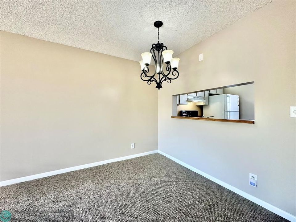 Active With Contract: $1,995 (2 beds, 2 baths, 809 Square Feet)