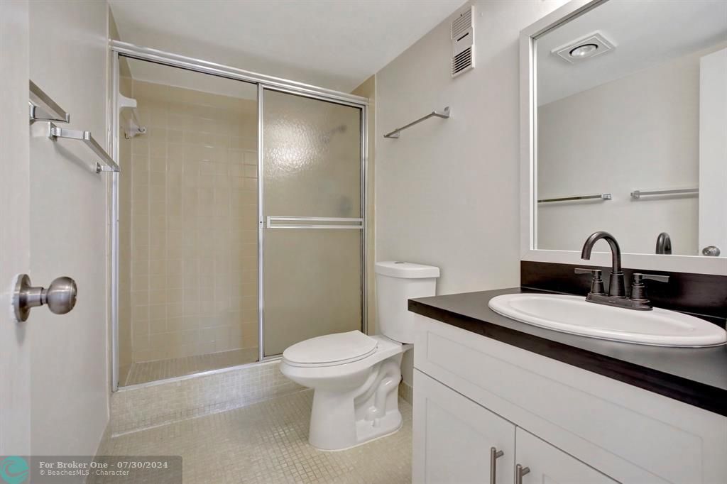 В аренду: $2,200 (2 спален, 2 ванн, 880 Квадратных фут)