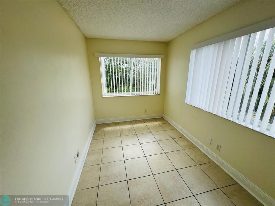 For Rent: $1,850 (2 beds, 1 baths, 920 Square Feet)