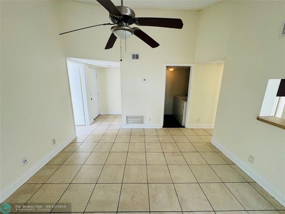 For Rent: $1,850 (2 beds, 1 baths, 920 Square Feet)