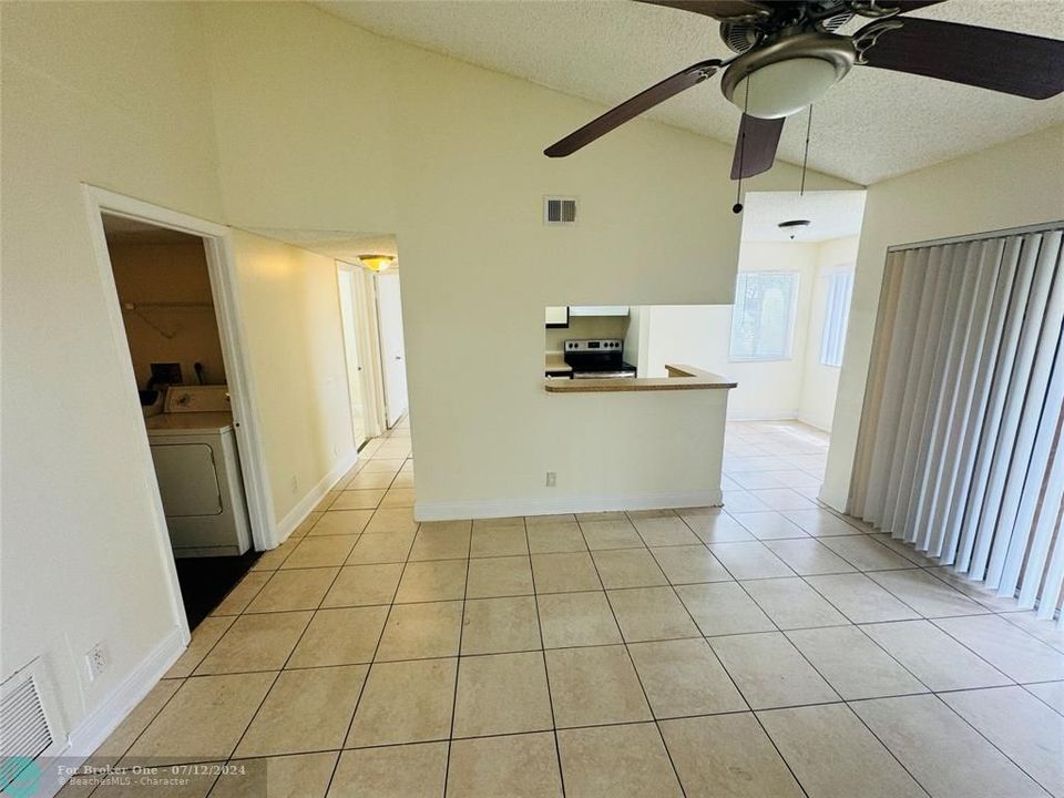 For Rent: $1,850 (2 beds, 1 baths, 920 Square Feet)
