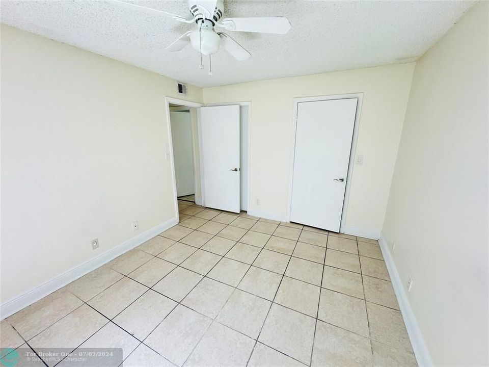 For Rent: $1,850 (2 beds, 1 baths, 920 Square Feet)