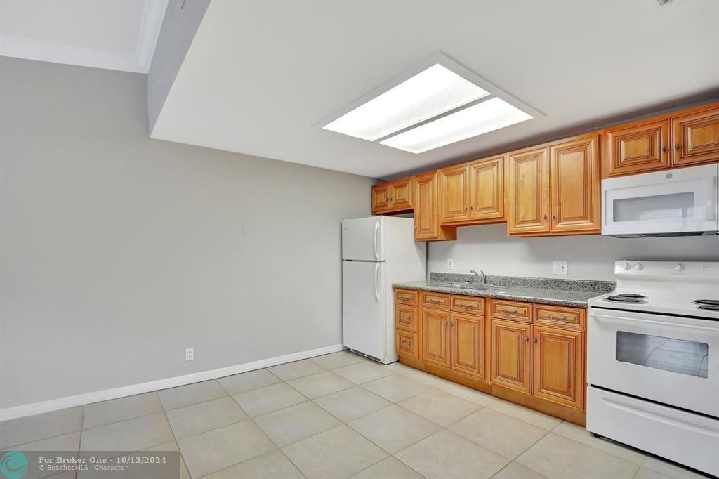 For Rent: $1,600 (1 beds, 1 baths, 550 Square Feet)