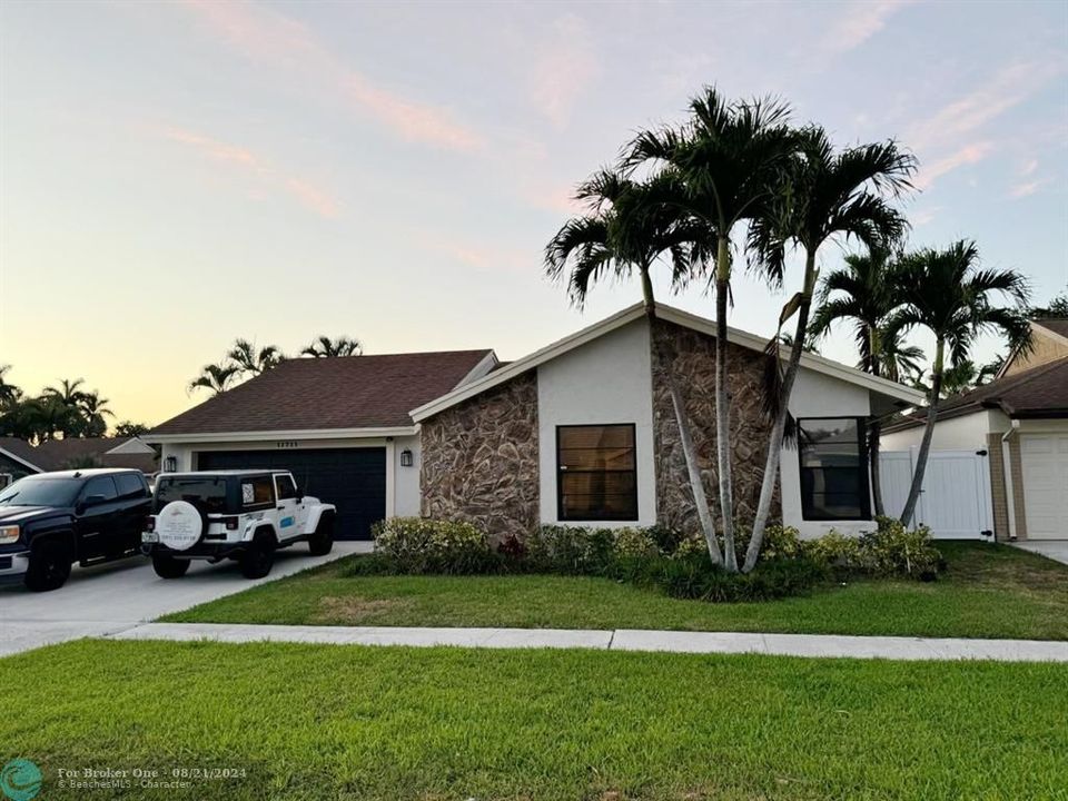 For Sale: $699,999 (3 beds, 2 baths, 1642 Square Feet)