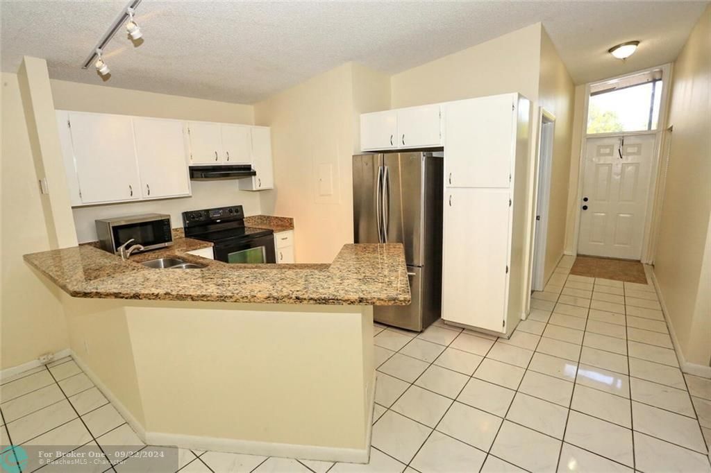 Active With Contract: $2,800 (3 beds, 2 baths, 0 Square Feet)