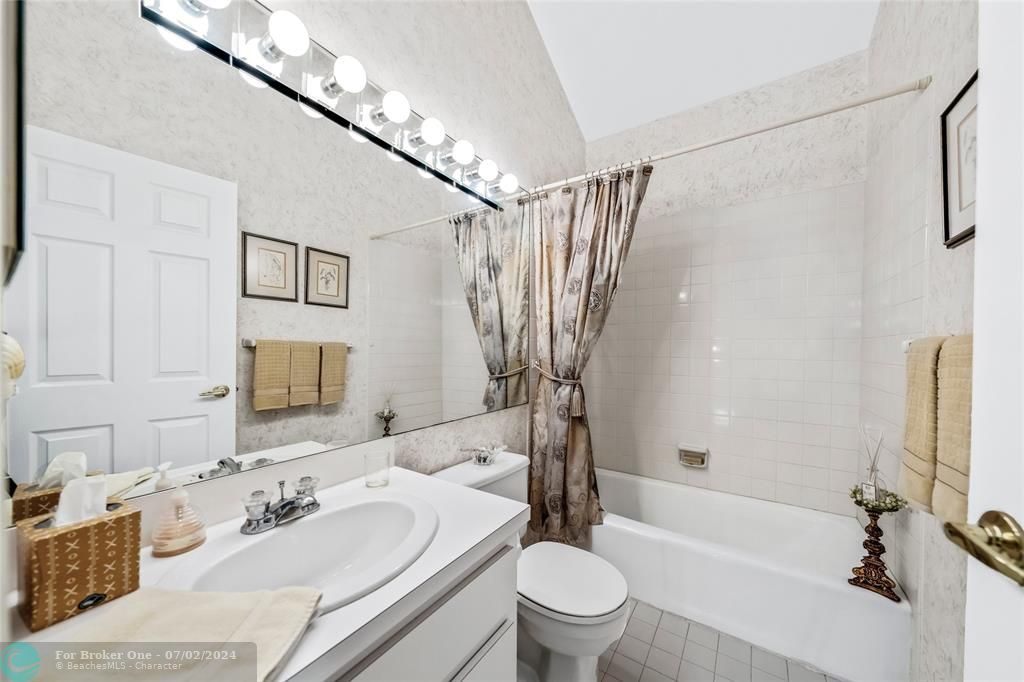 待售: $1,300,000 (5 贝兹, 4 浴室, 3640 平方英尺)