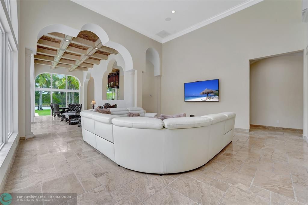 For Sale: $6,999,900 (7 beds, 9 baths, 7582 Square Feet)