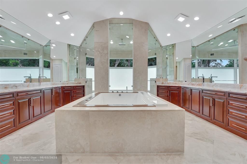 For Sale: $6,999,900 (7 beds, 9 baths, 7582 Square Feet)