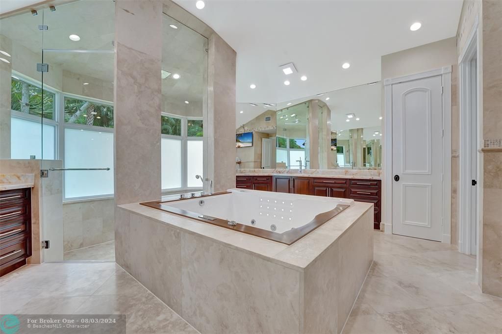 For Sale: $6,999,900 (7 beds, 9 baths, 7582 Square Feet)