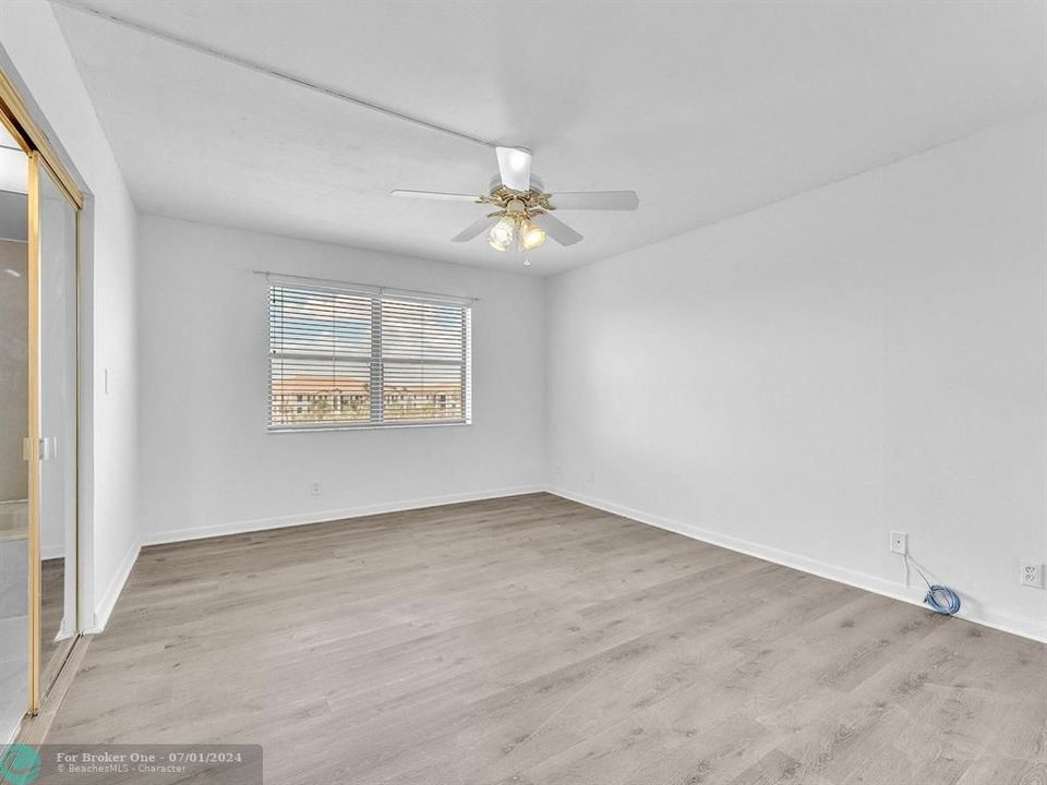 For Sale: $217,000 (2 beds, 2 baths, 918 Square Feet)