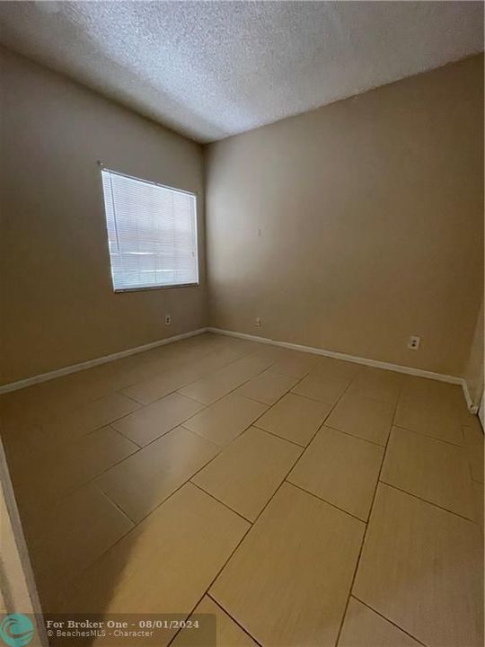 Active With Contract: $2,000 (2 beds, 2 baths, 807 Square Feet)