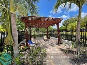 Active With Contract: $2,000 (2 beds, 2 baths, 807 Square Feet)