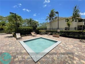 Active With Contract: $2,000 (2 beds, 2 baths, 807 Square Feet)