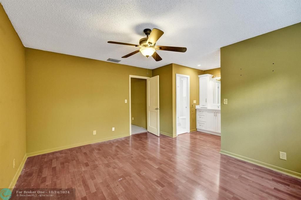 Recently Sold: $250,000 (2 beds, 2 baths, 1110 Square Feet)