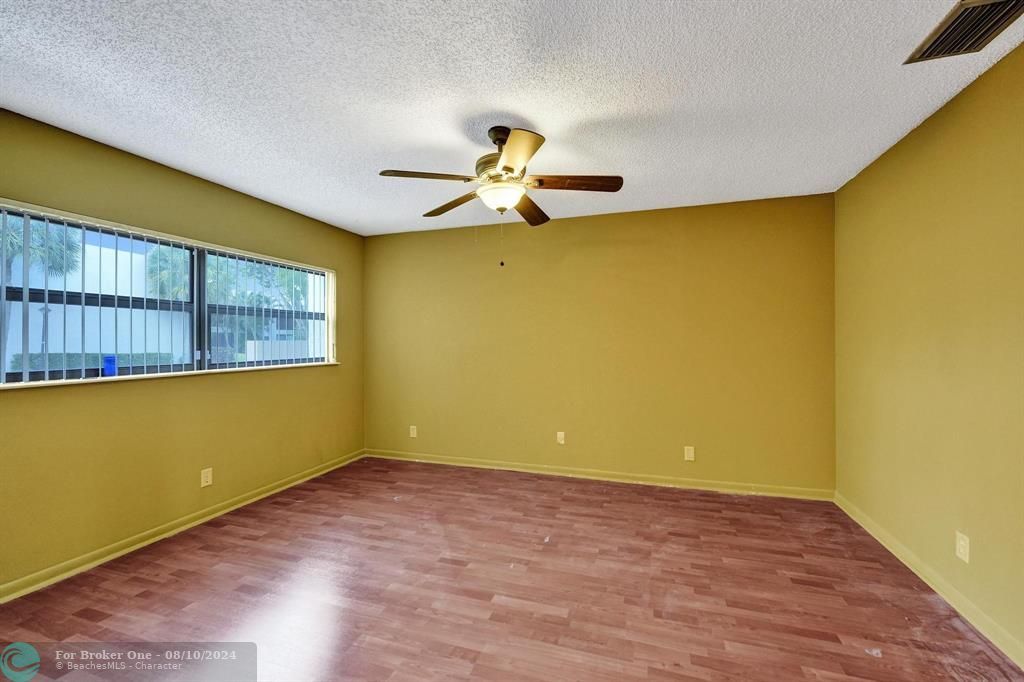 For Sale: $250,000 (2 beds, 2 baths, 1110 Square Feet)