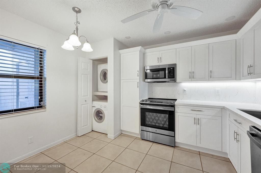 For Sale: $250,000 (2 beds, 2 baths, 1110 Square Feet)