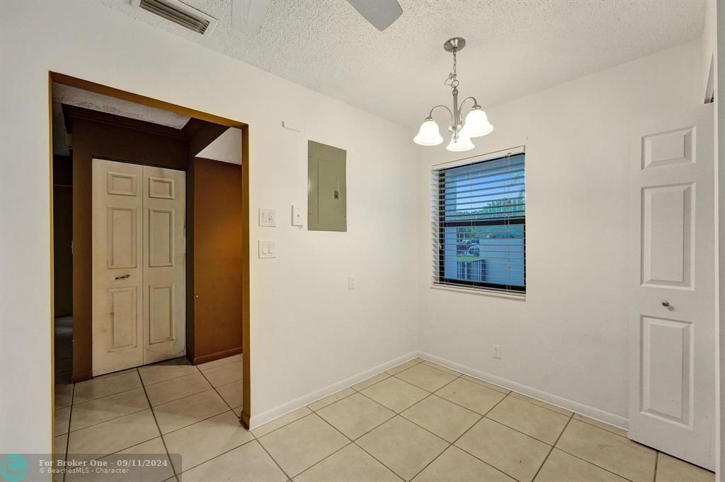 For Sale: $250,000 (2 beds, 2 baths, 1110 Square Feet)