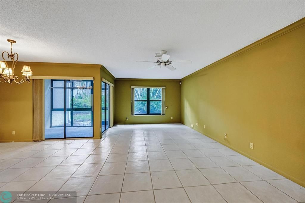 For Sale: $250,000 (2 beds, 2 baths, 1110 Square Feet)