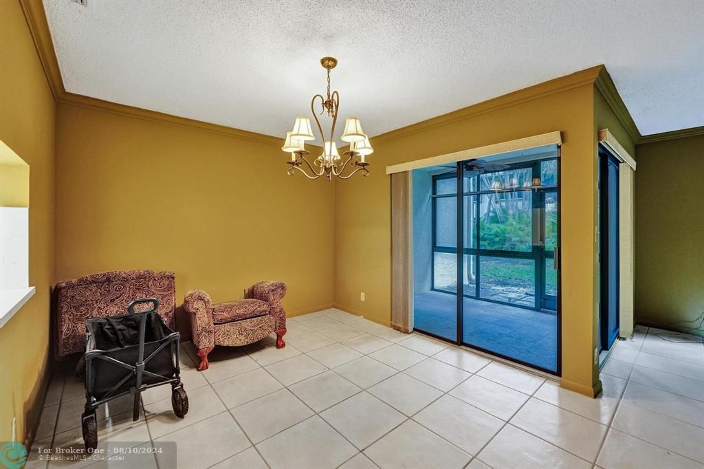 For Sale: $250,000 (2 beds, 2 baths, 1110 Square Feet)