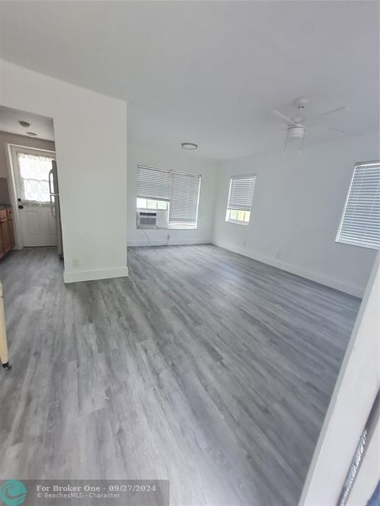 Recently Sold: $1,800 (1 beds, 1 baths, 1098 Square Feet)