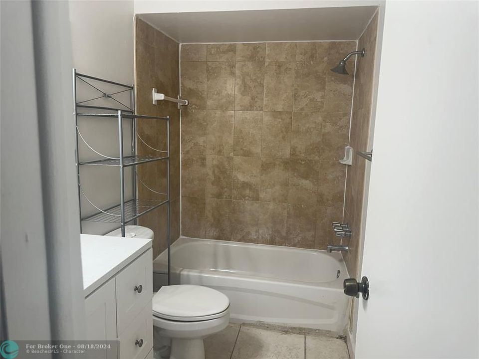 Recently Sold: $2,400 (2 beds, 2 baths, 1150 Square Feet)