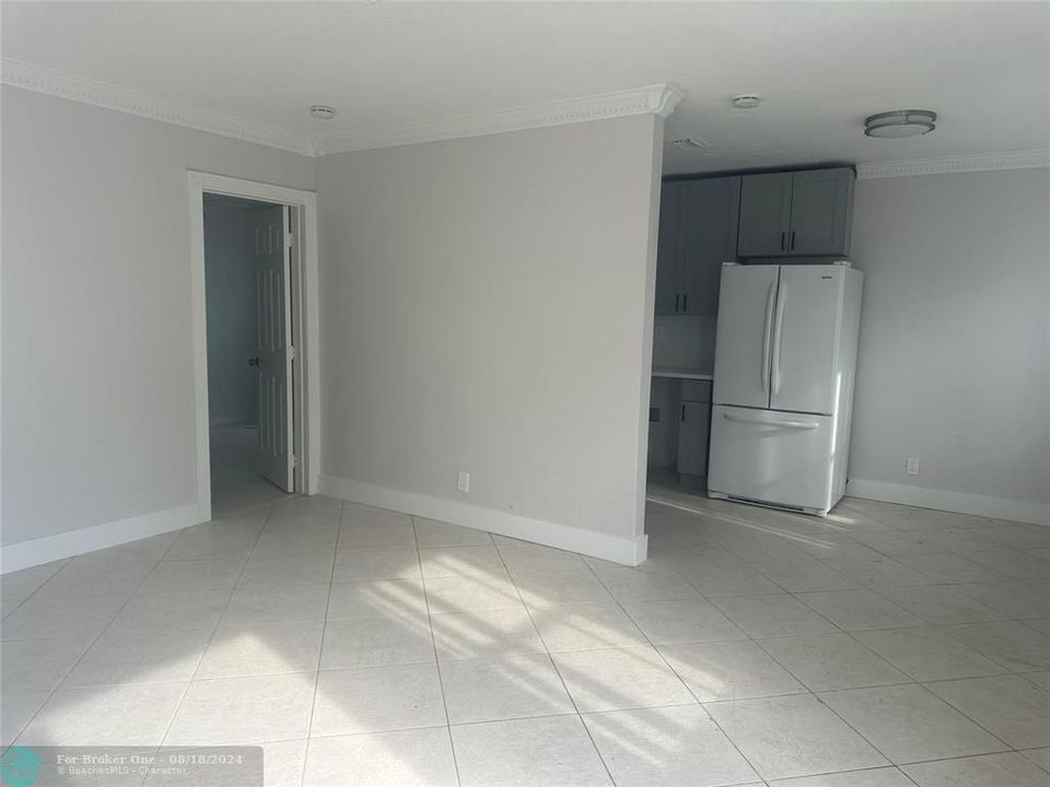 Active With Contract: $2,400 (2 beds, 2 baths, 1150 Square Feet)