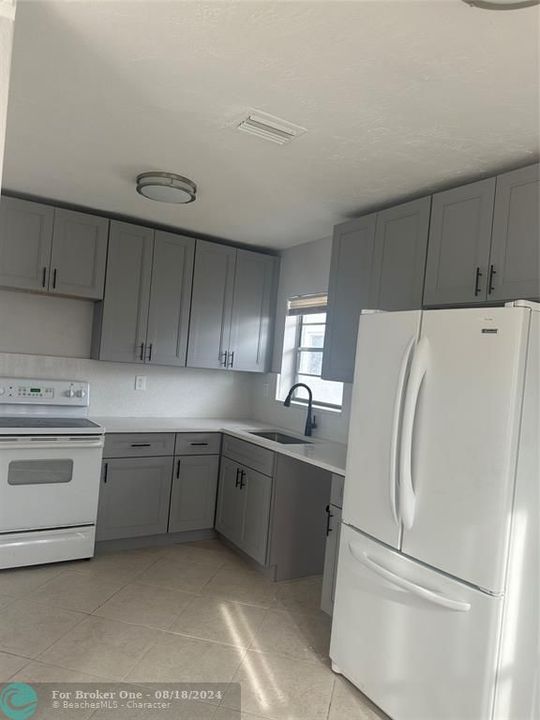 Active With Contract: $2,400 (2 beds, 2 baths, 1150 Square Feet)