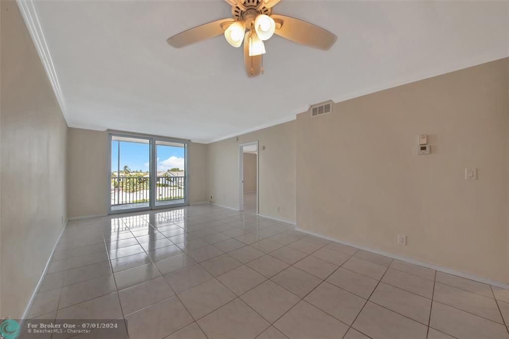 For Sale: $375,000 (2 beds, 2 baths, 1056 Square Feet)