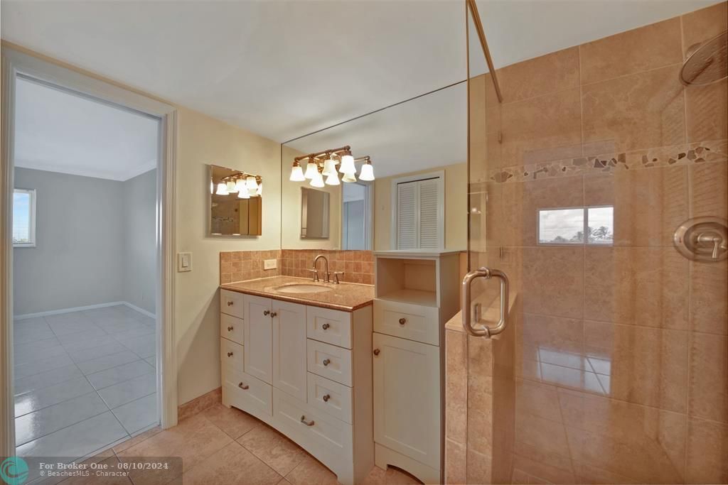 For Sale: $375,000 (2 beds, 2 baths, 1056 Square Feet)