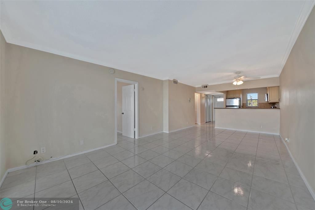 For Sale: $375,000 (2 beds, 2 baths, 1056 Square Feet)