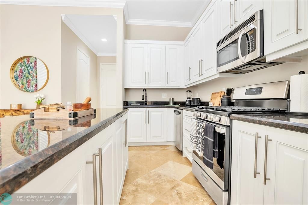 Active With Contract: $4,550 (3 beds, 2 baths, 2166 Square Feet)