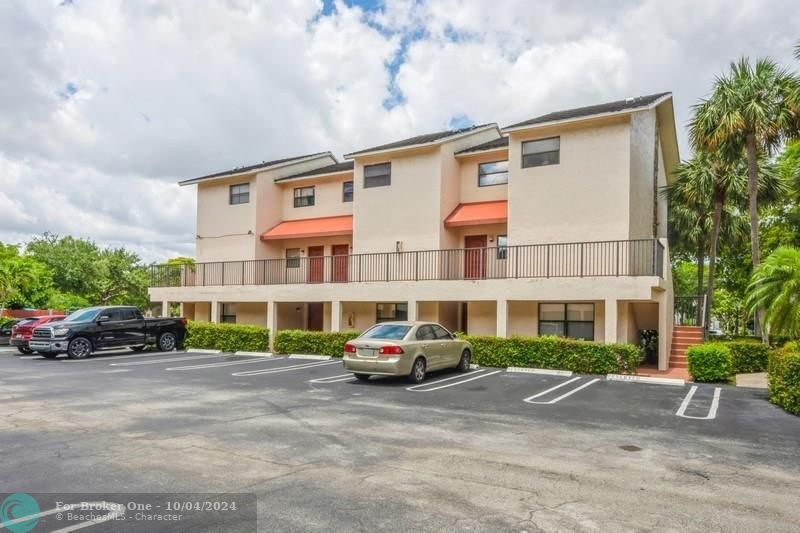 Active With Contract: $1,550 (1 beds, 1 baths, 620 Square Feet)