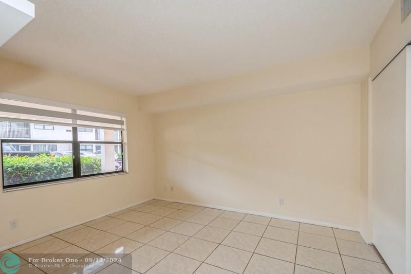 Active With Contract: $1,550 (1 beds, 1 baths, 620 Square Feet)