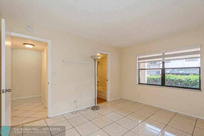 Active With Contract: $1,550 (1 beds, 1 baths, 620 Square Feet)