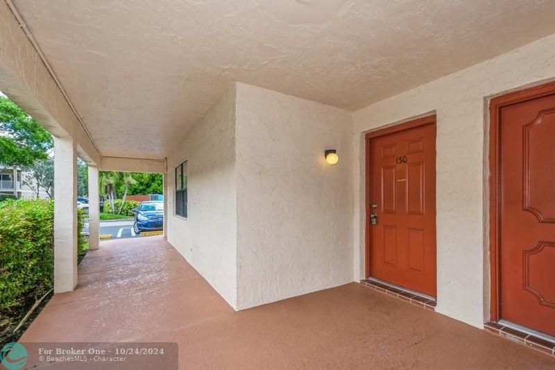 Active With Contract: $1,550 (1 beds, 1 baths, 620 Square Feet)