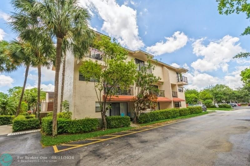 Active With Contract: $1,550 (1 beds, 1 baths, 620 Square Feet)