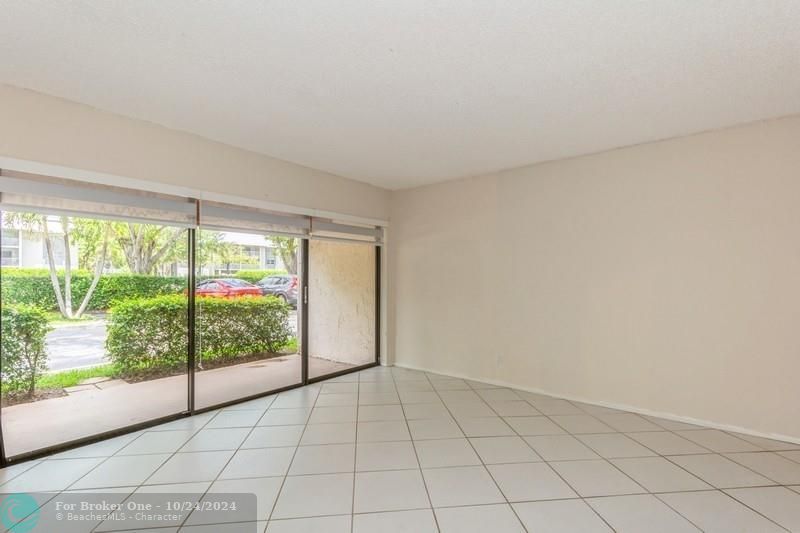 Active With Contract: $1,550 (1 beds, 1 baths, 620 Square Feet)