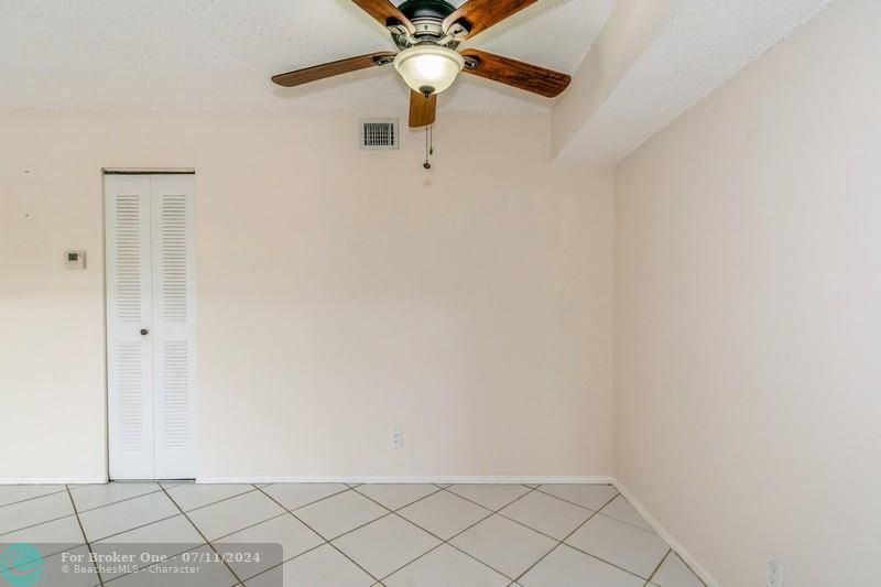 Active With Contract: $1,550 (1 beds, 1 baths, 620 Square Feet)