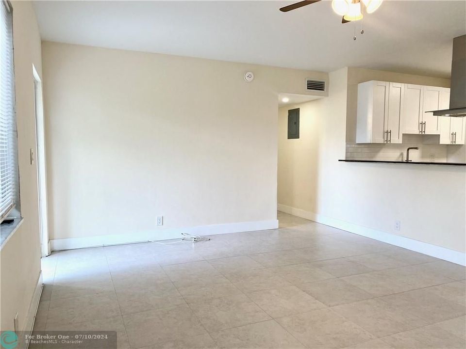 For Sale: $3,000 (3 beds, 2 baths, 2357 Square Feet)