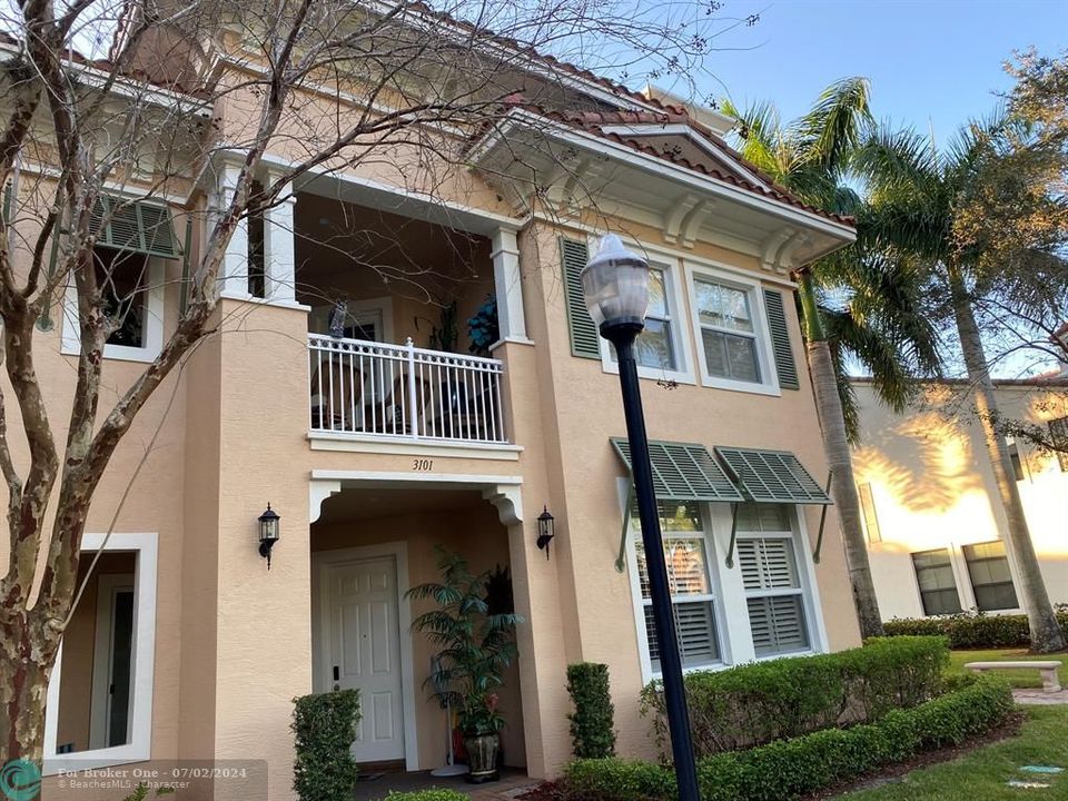 Active With Contract: $5,600 (3 beds, 3 baths, 2907 Square Feet)