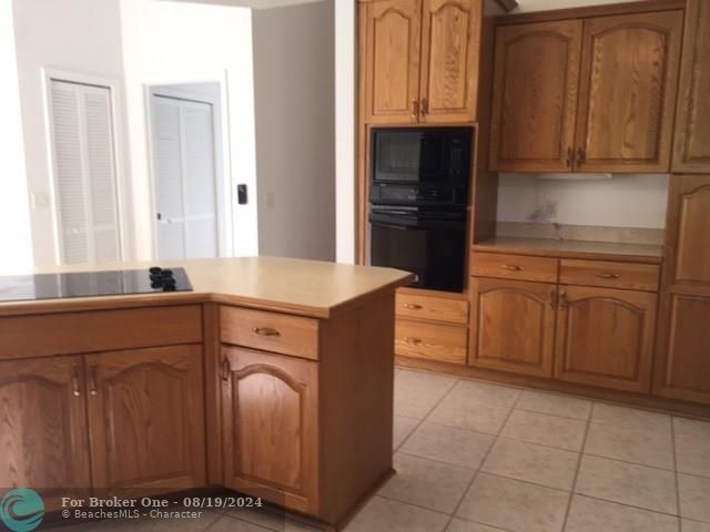 For Rent: $2,850 (4 beds, 2 baths, 2942 Square Feet)