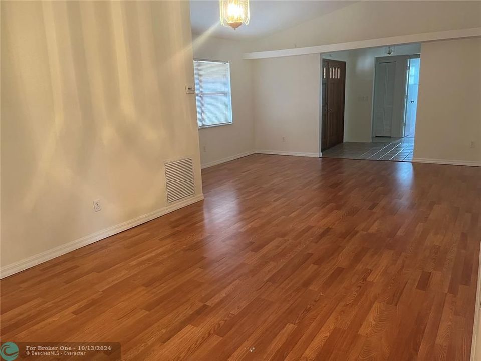 For Rent: $2,850 (4 beds, 2 baths, 2942 Square Feet)