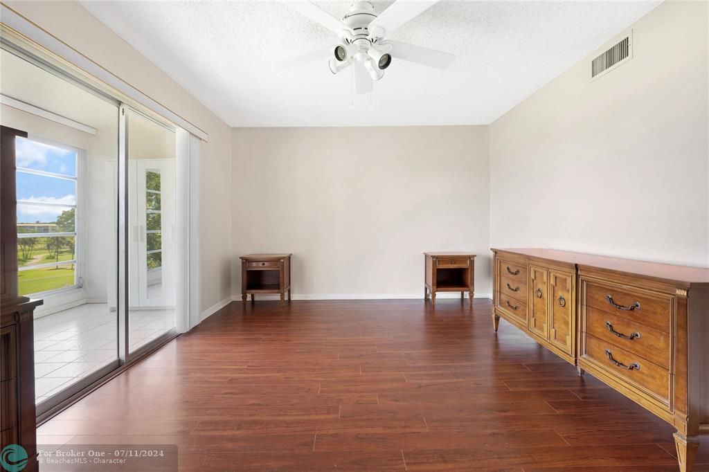 Active With Contract: $125,000 (1 beds, 1 baths, 798 Square Feet)