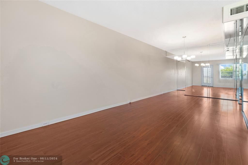 Active With Contract: $125,000 (1 beds, 1 baths, 798 Square Feet)